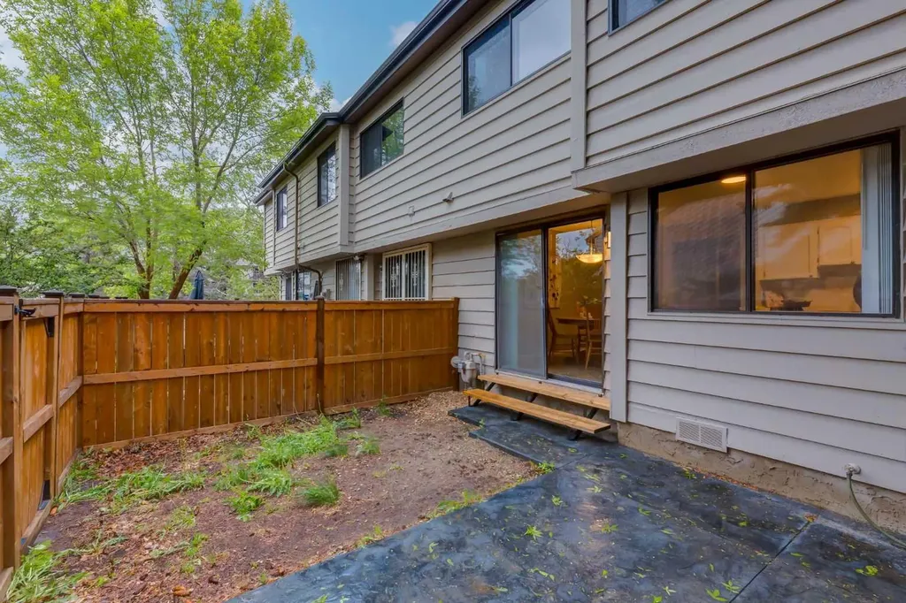 3302 50 Street NW Calgary AB T3A2C6