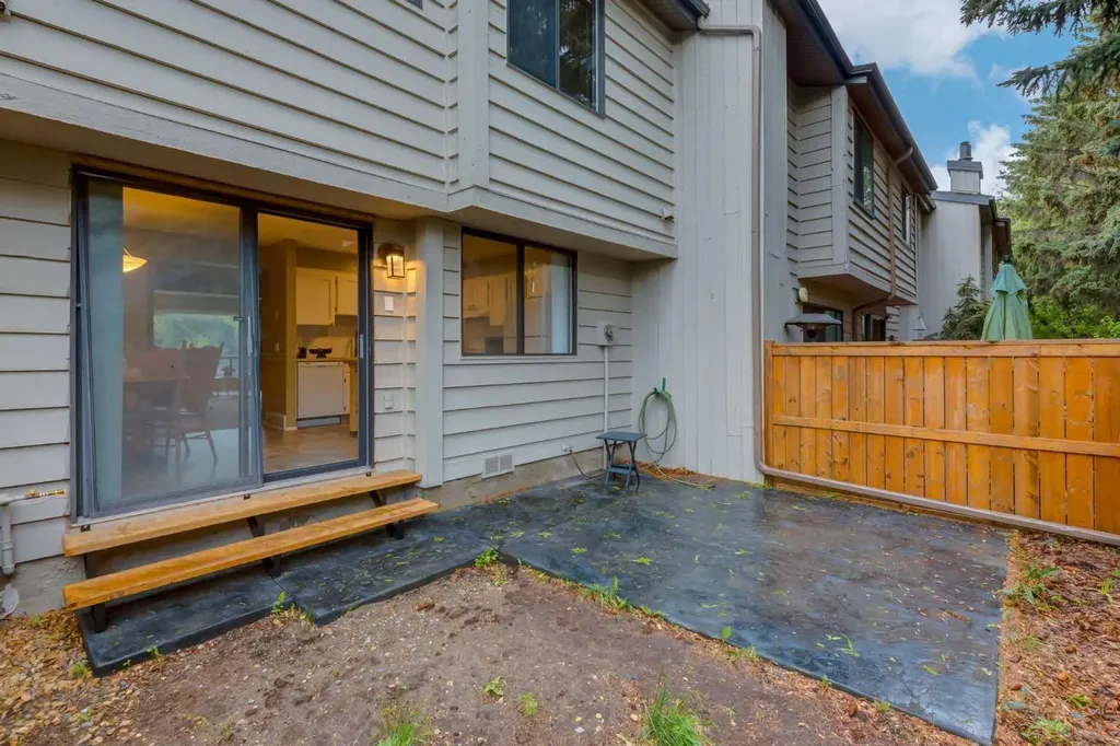3302 50 Street NW Calgary AB T3A2C6