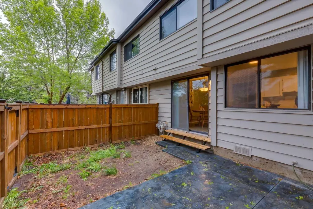 3302 50 Street NW Calgary AB T3A2C6