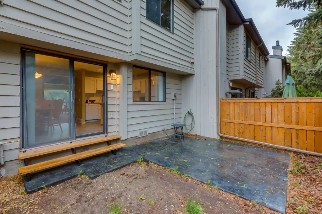 3302 50 Street NW Calgary AB T3A2C6