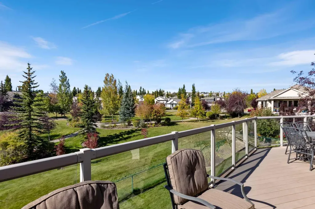 38 Sienna Ridge Landing SW Calgary AB T3H 3S1