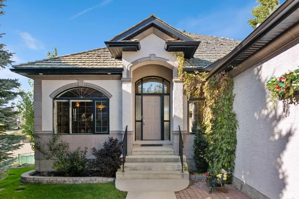 38 Sienna Ridge Landing SW Calgary AB T3H 3S1