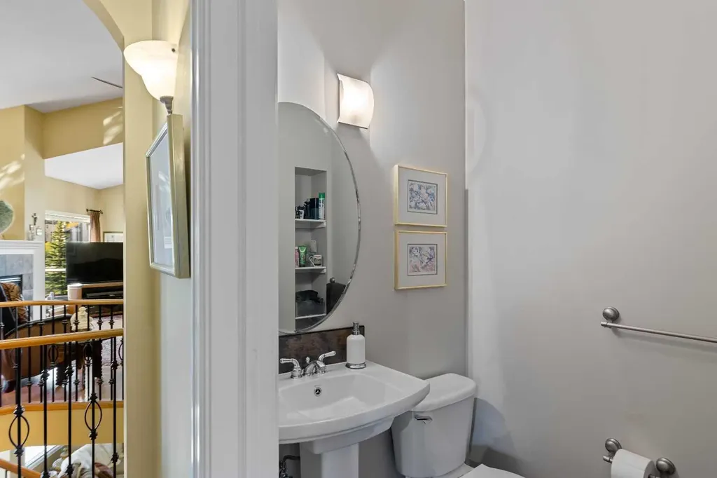 38 Sienna Ridge Landing SW Calgary AB T3H 3S1