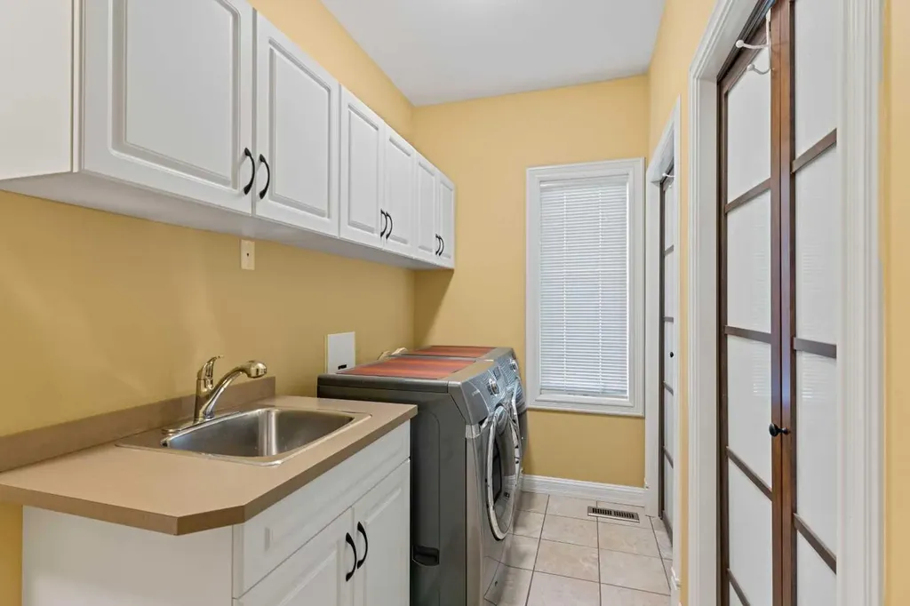38 Sienna Ridge Landing SW Calgary AB T3H 3S1