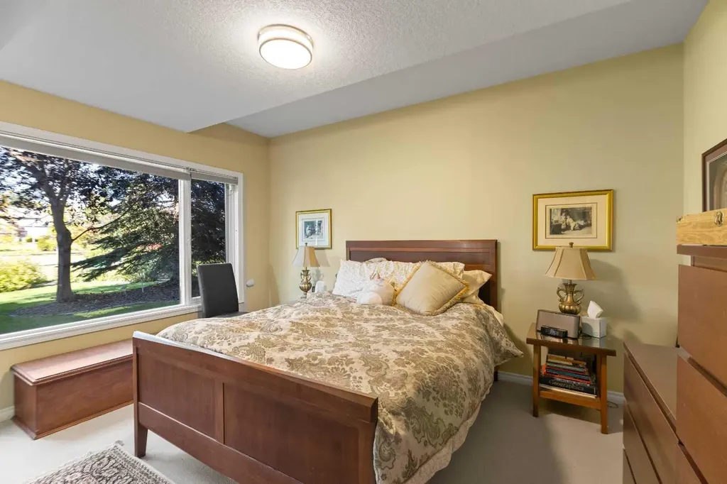 38 Sienna Ridge Landing SW Calgary AB T3H 3S1