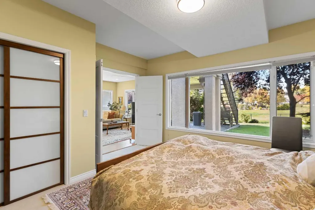 38 Sienna Ridge Landing SW Calgary AB T3H 3S1