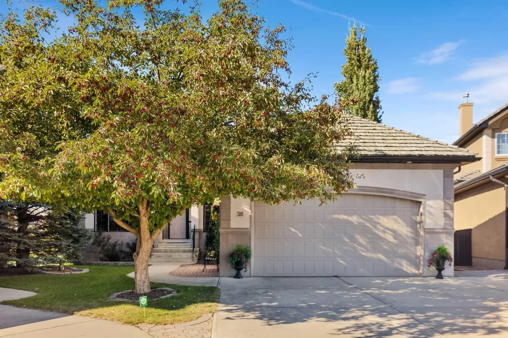 38 Sienna Ridge Landing SW Calgary AB T3H 3S1