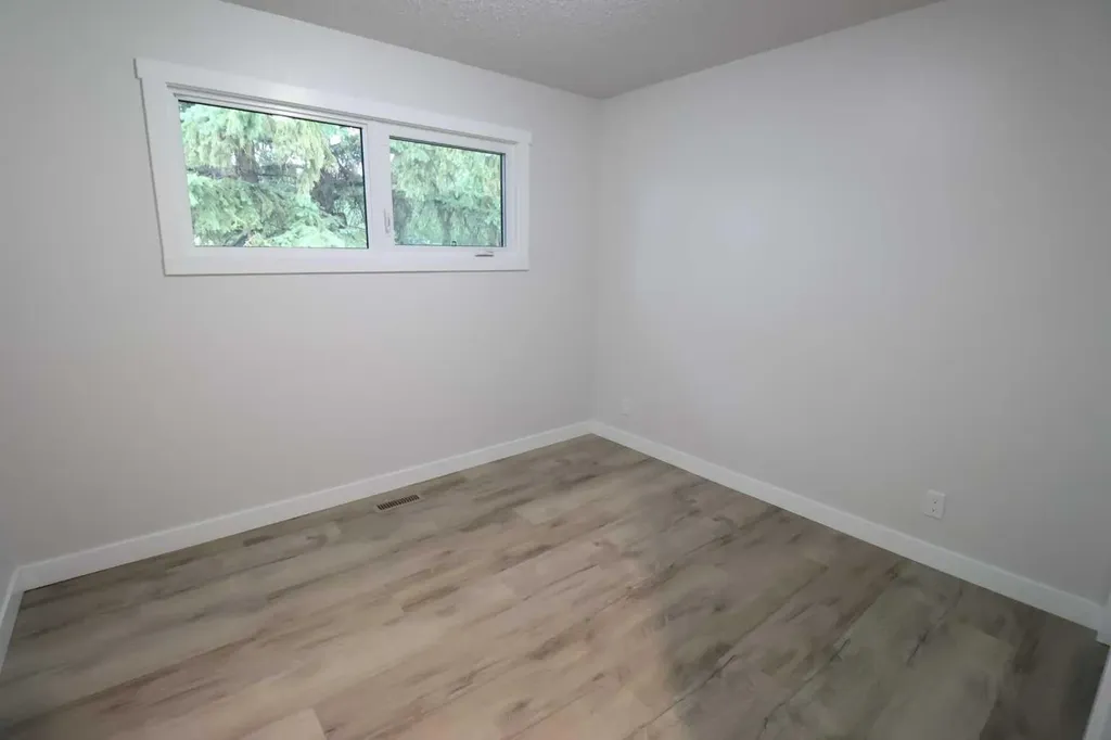 1816 11 Street Coaldale AB T1M 1A6
