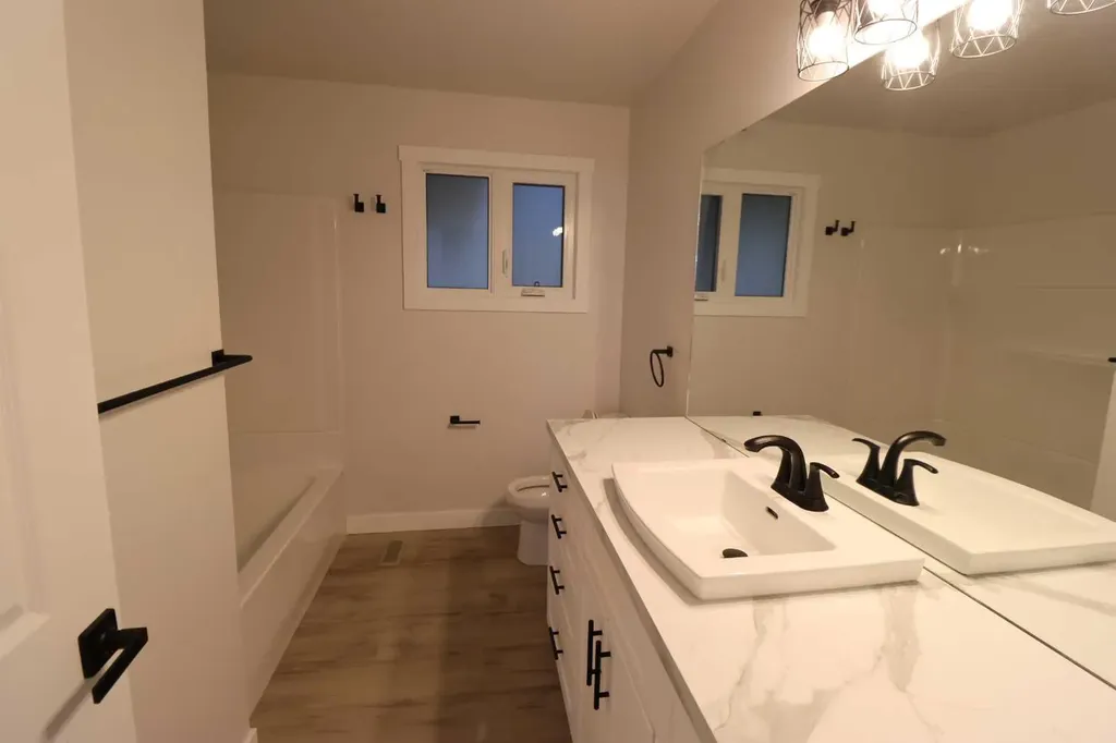 1816 11 Street Coaldale AB T1M 1A6
