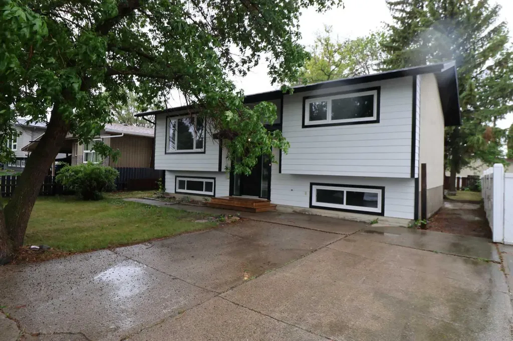 1816 11 Street Coaldale AB T1M 1A6