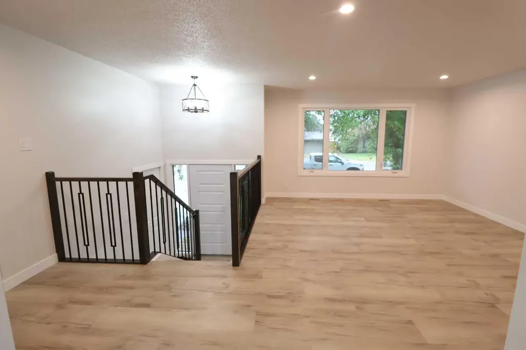 1816 11 Street Coaldale AB T1M 1A6