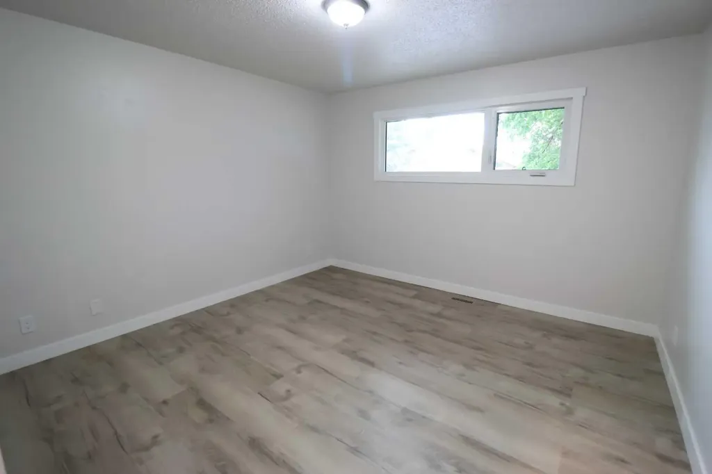 1816 11 Street Coaldale AB T1M 1A6