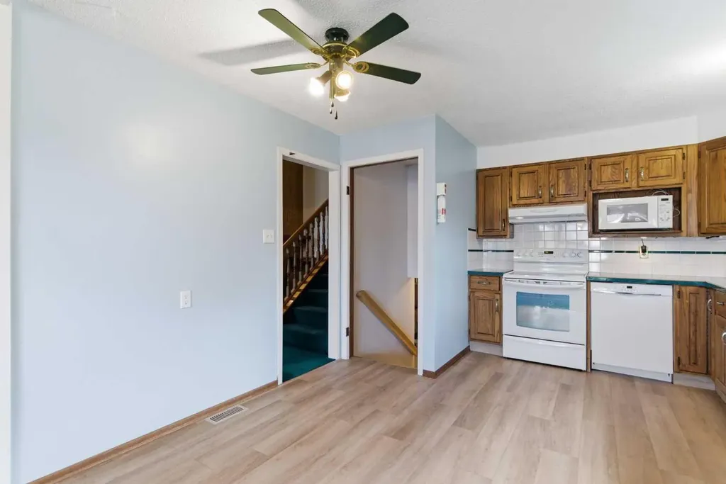 19 Templevale Way NE Calgary AB T1Y4V1