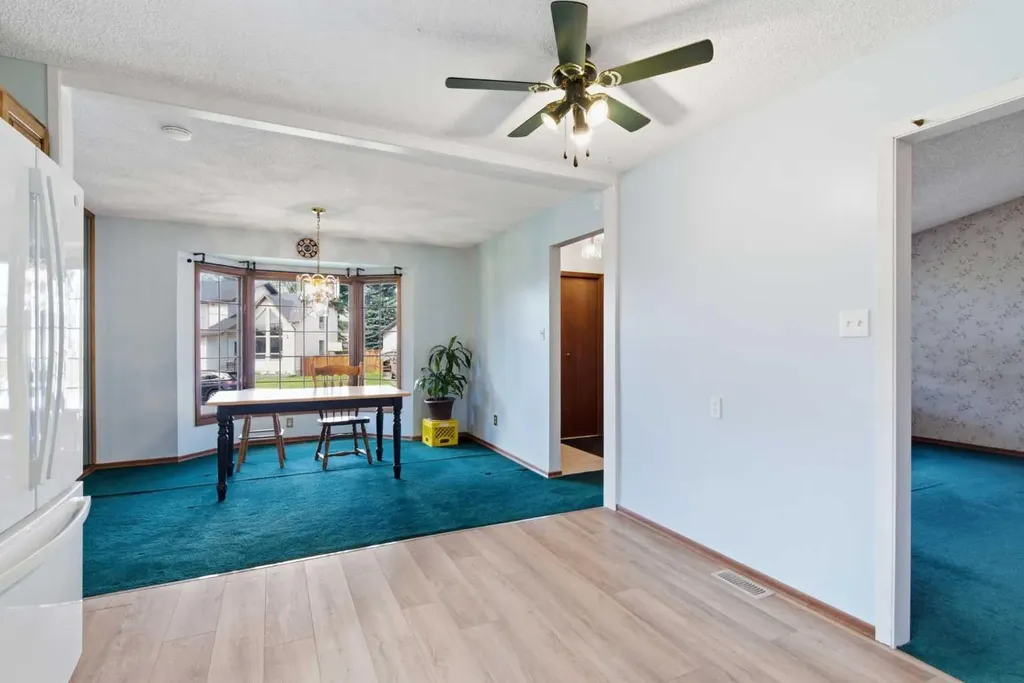 19 Templevale Way NE Calgary AB T1Y4V1