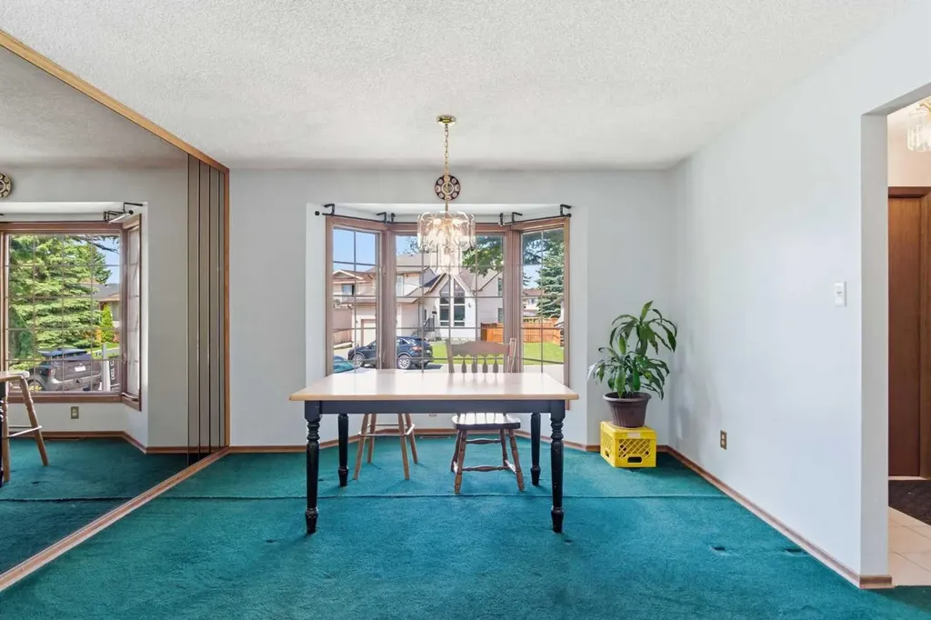19 Templevale Way NE Calgary AB T1Y4V1