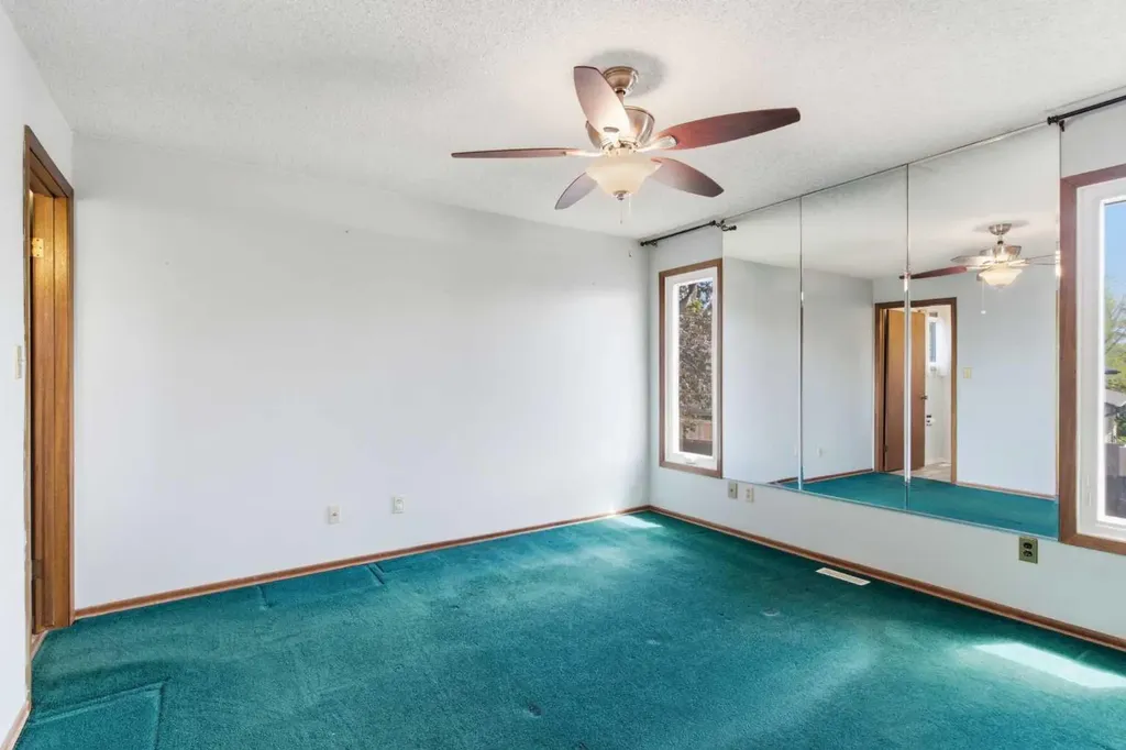 19 Templevale Way NE Calgary AB T1Y4V1