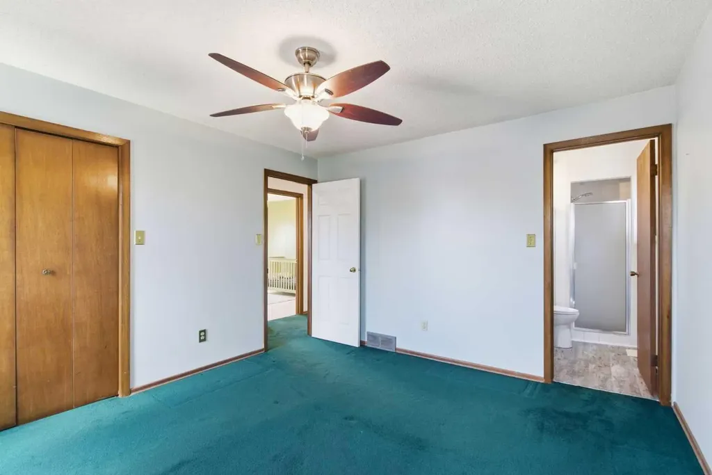 19 Templevale Way NE Calgary AB T1Y4V1