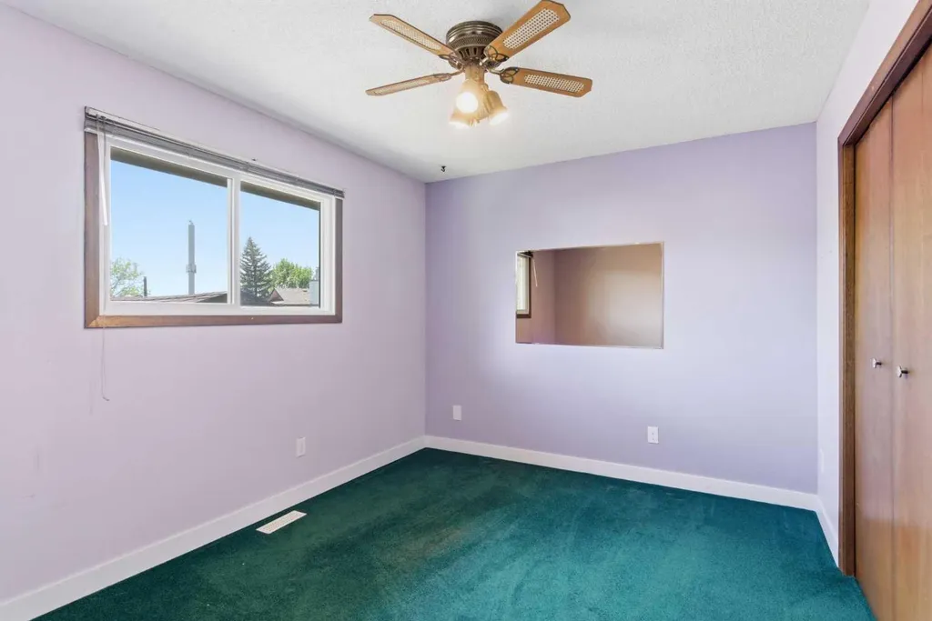 19 Templevale Way NE Calgary AB T1Y4V1