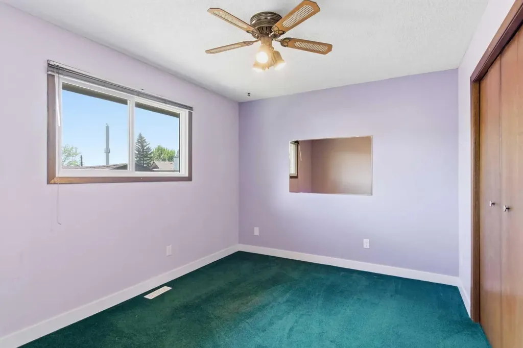 19 Templevale Way NE Calgary AB T1Y4V1