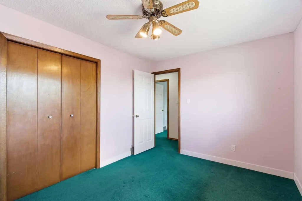 19 Templevale Way NE Calgary AB T1Y4V1