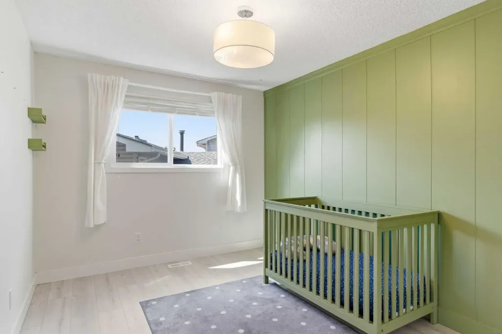 19 Templevale Way NE Calgary AB T1Y4V1