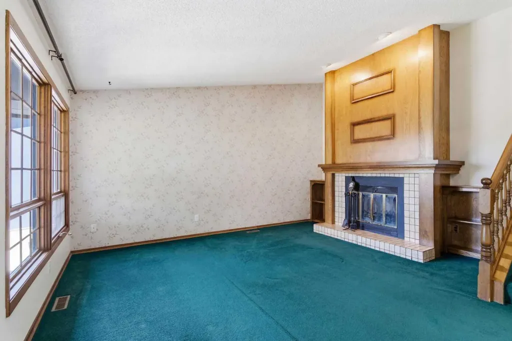 19 Templevale Way NE Calgary AB T1Y4V1