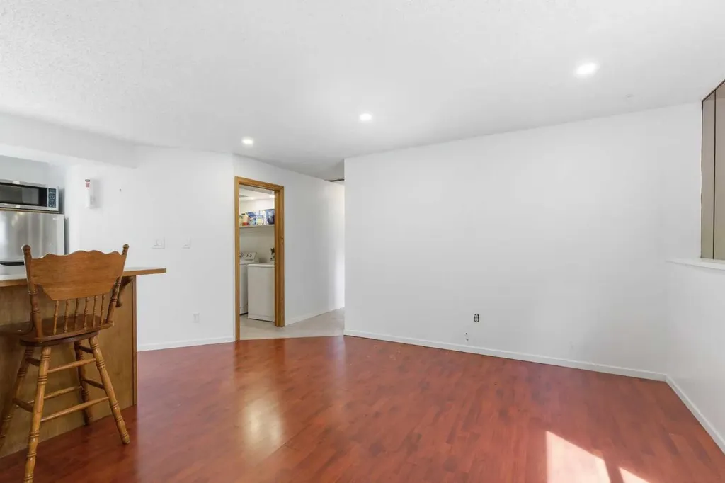 19 Templevale Way NE Calgary AB T1Y4V1