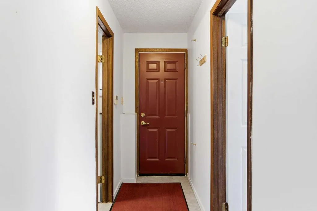 19 Templevale Way NE Calgary AB T1Y4V1