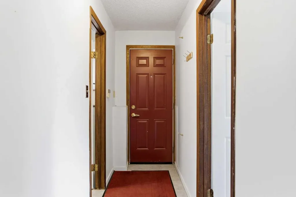 19 Templevale Way NE Calgary AB T1Y4V1