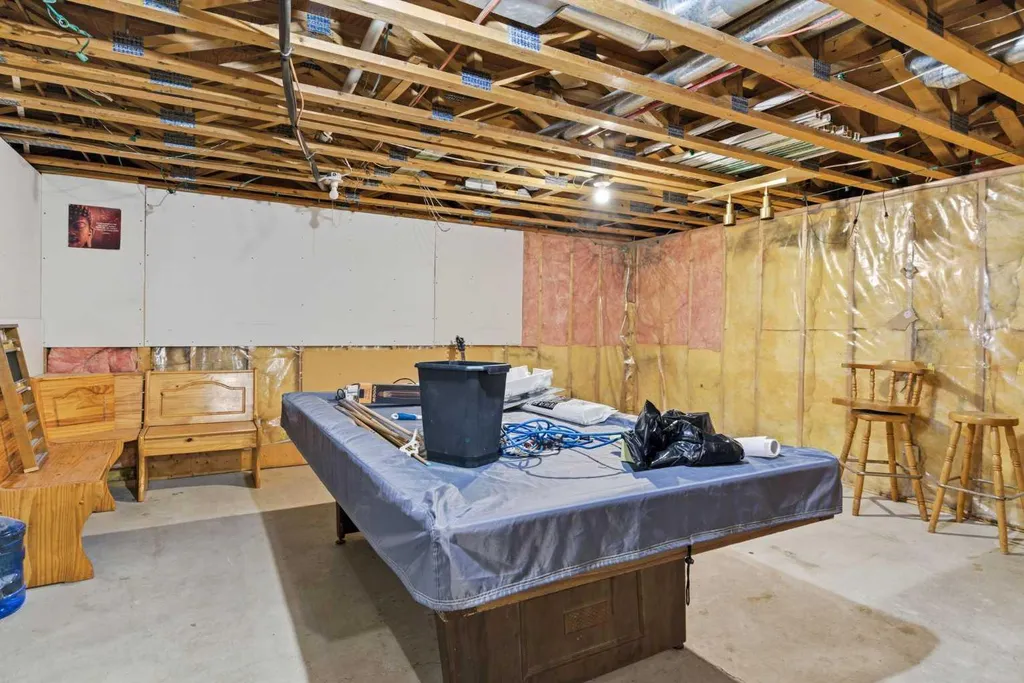 19 Templevale Way NE Calgary AB T1Y4V1
