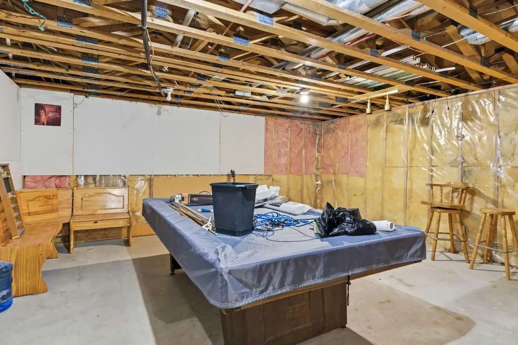19 Templevale Way NE Calgary AB T1Y4V1