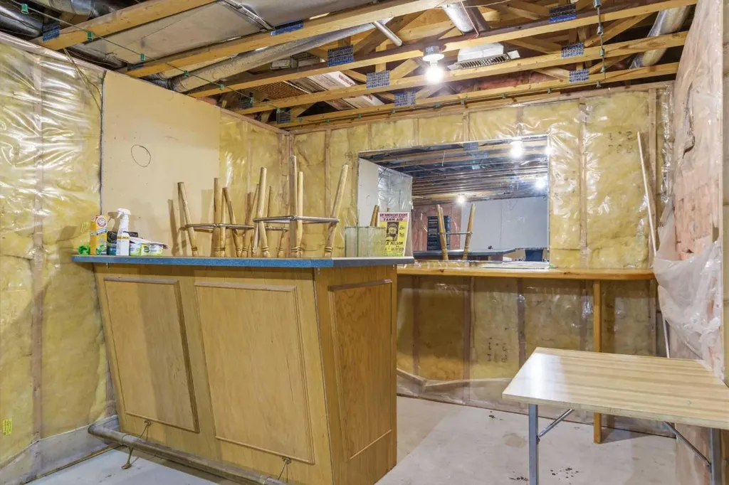 19 Templevale Way NE Calgary AB T1Y4V1