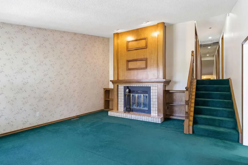 19 Templevale Way NE Calgary AB T1Y4V1