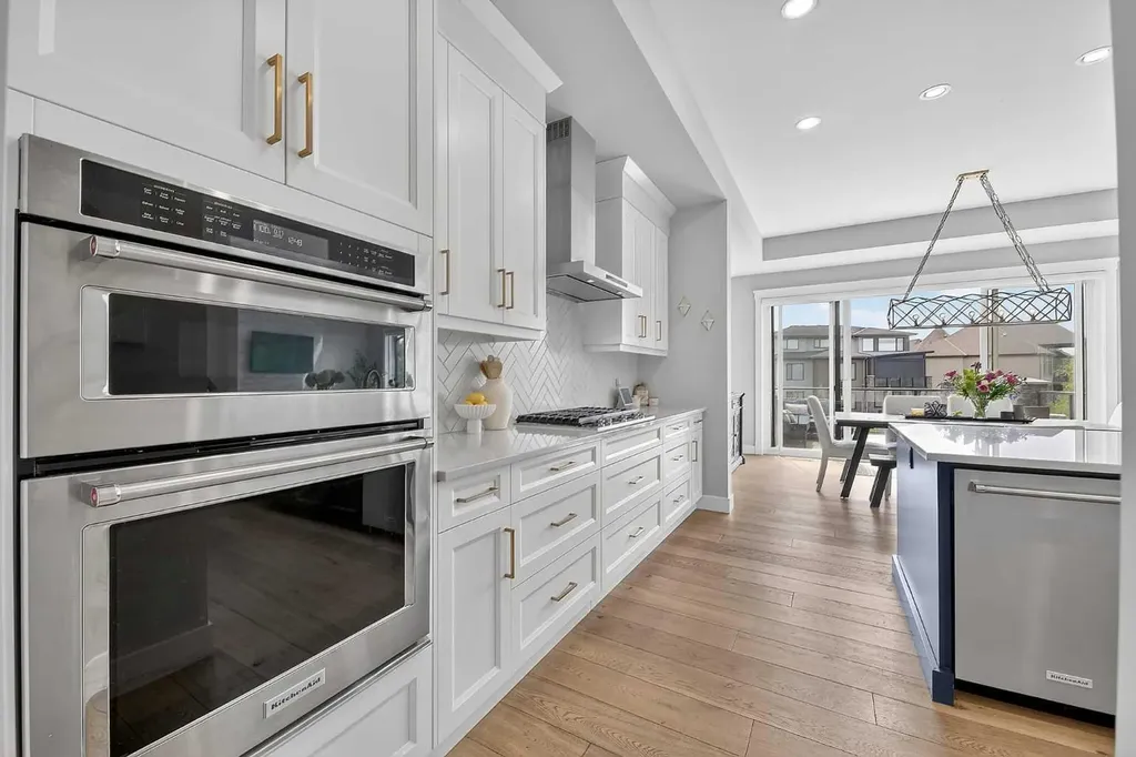 125 Cranbrook Heights SE Calgary AB T3M 1W7