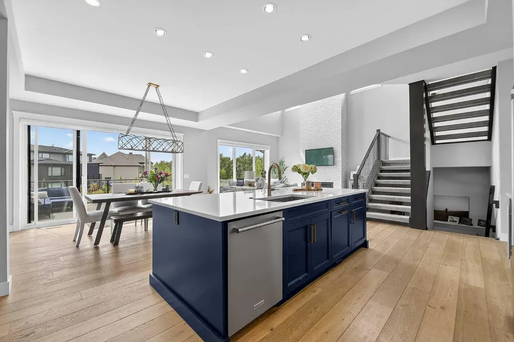 125 Cranbrook Heights SE Calgary AB T3M 1W7