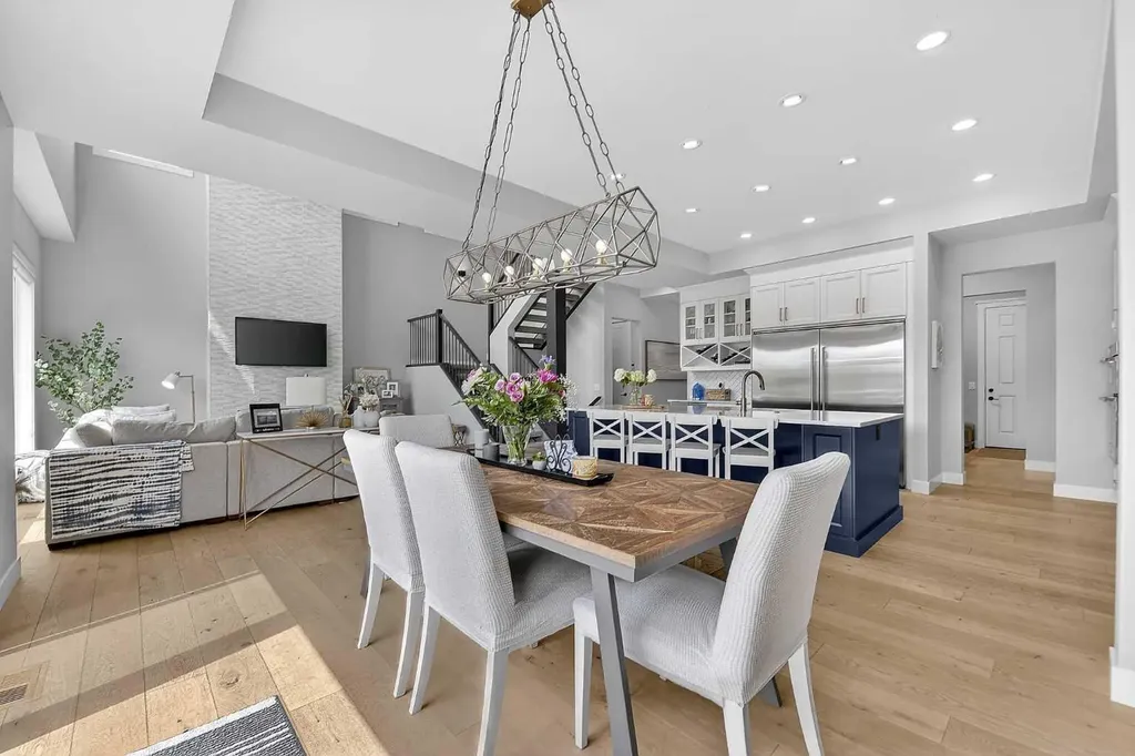 125 Cranbrook Heights SE Calgary AB T3M 1W7