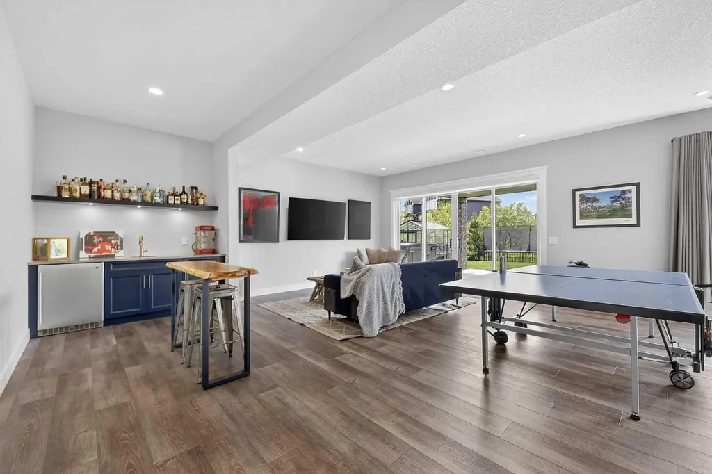 125 Cranbrook Heights SE Calgary AB T3M 1W7