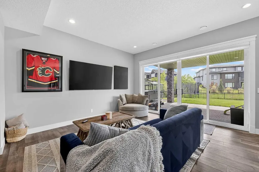 125 Cranbrook Heights SE Calgary AB T3M 1W7