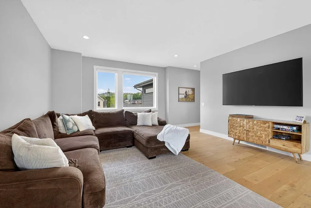 125 Cranbrook Heights SE Calgary AB T3M 1W7