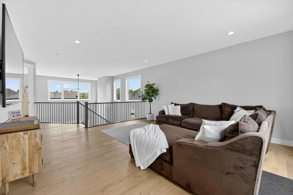 125 Cranbrook Heights SE Calgary AB T3M 1W7