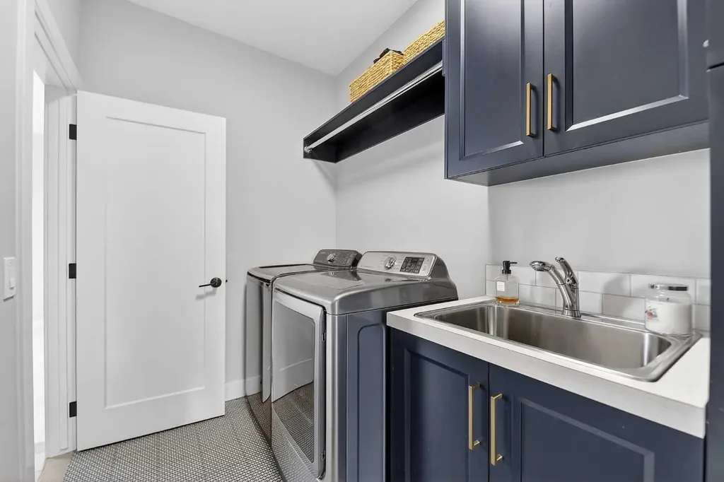 125 Cranbrook Heights SE Calgary AB T3M 1W7