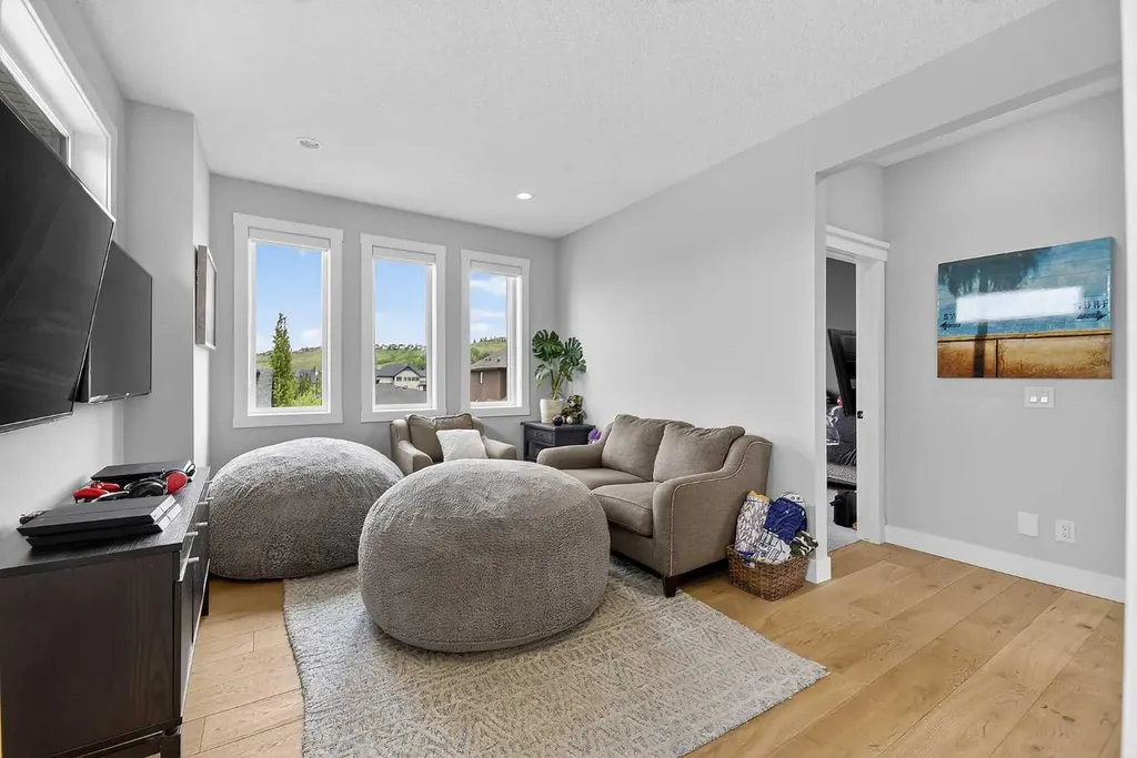 125 Cranbrook Heights SE Calgary AB T3M 1W7
