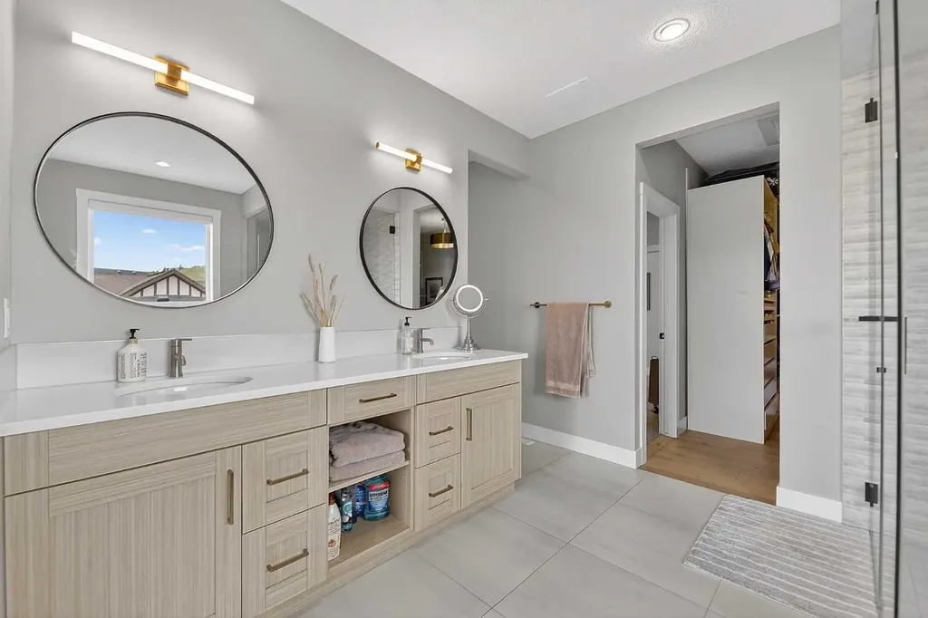 125 Cranbrook Heights SE Calgary AB T3M 1W7