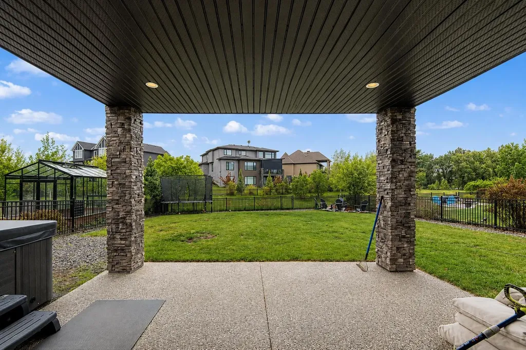 125 Cranbrook Heights SE Calgary AB T3M 1W7