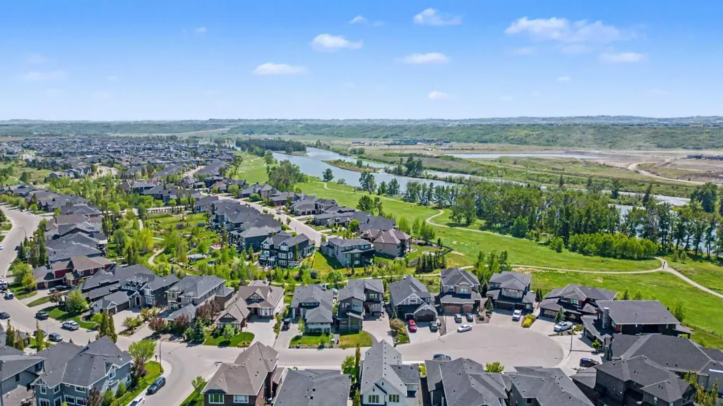 125 Cranbrook Heights SE Calgary AB T3M 1W7