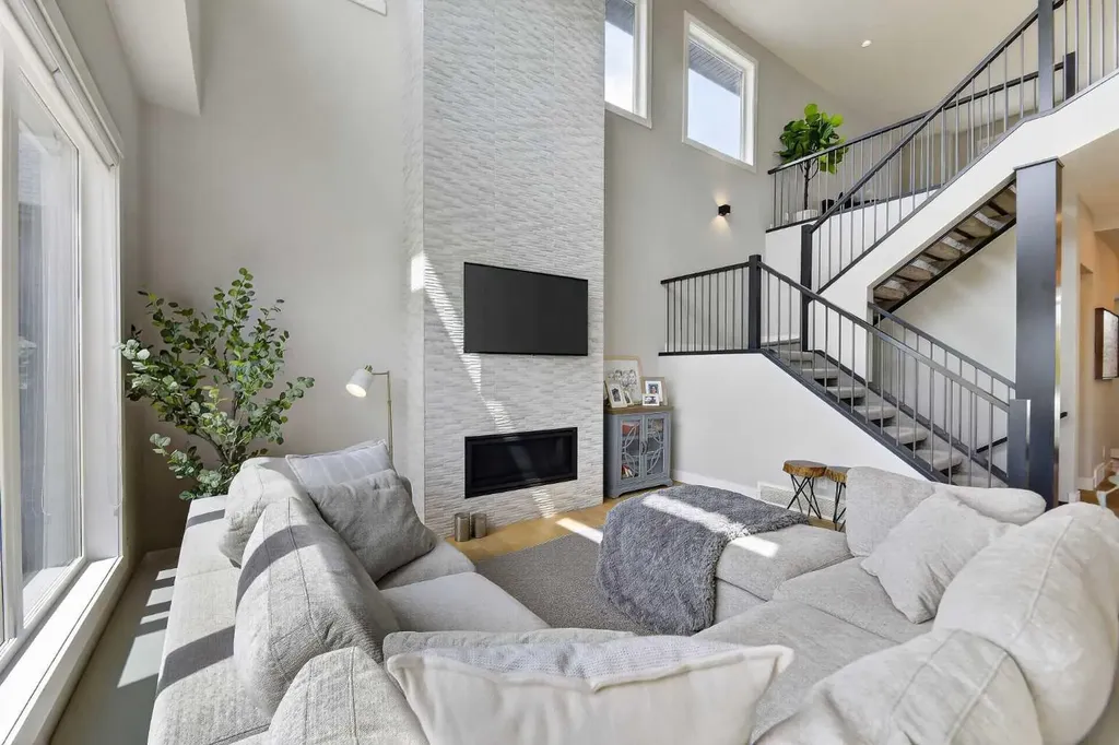 125 Cranbrook Heights SE Calgary AB T3M 1W7