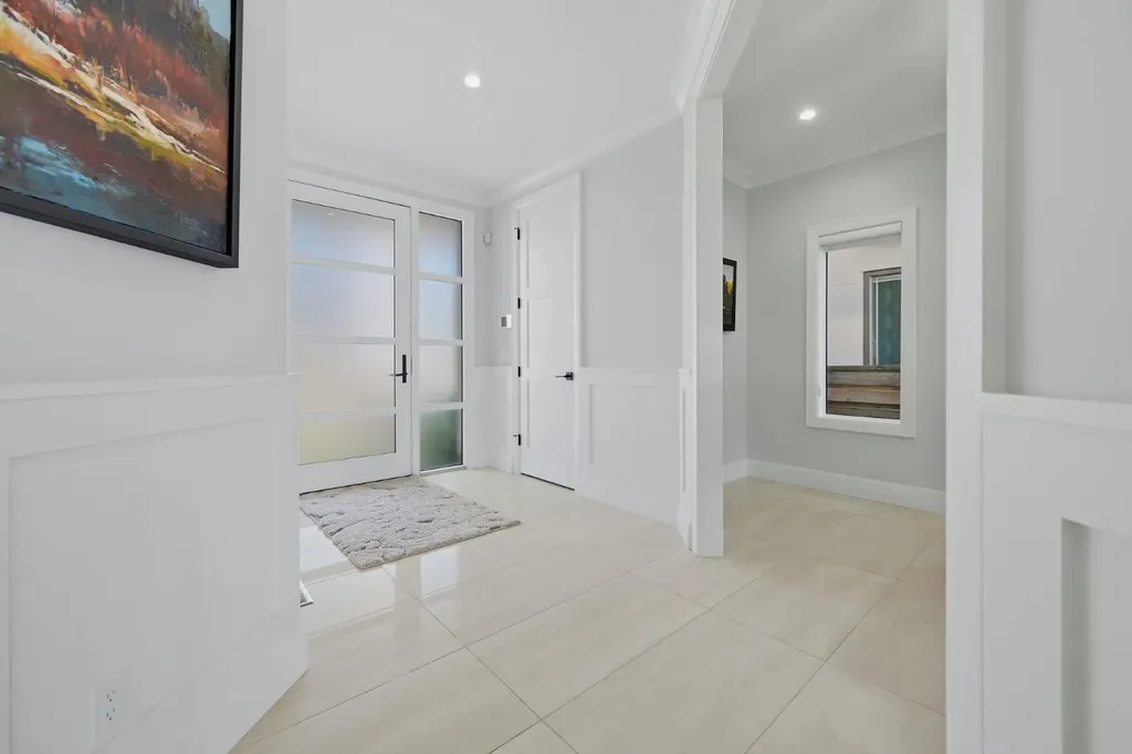 102 Malibou Road Calgary AB T2V 2A4