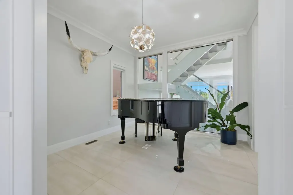 102 Malibou Road Calgary AB T2V 2A4