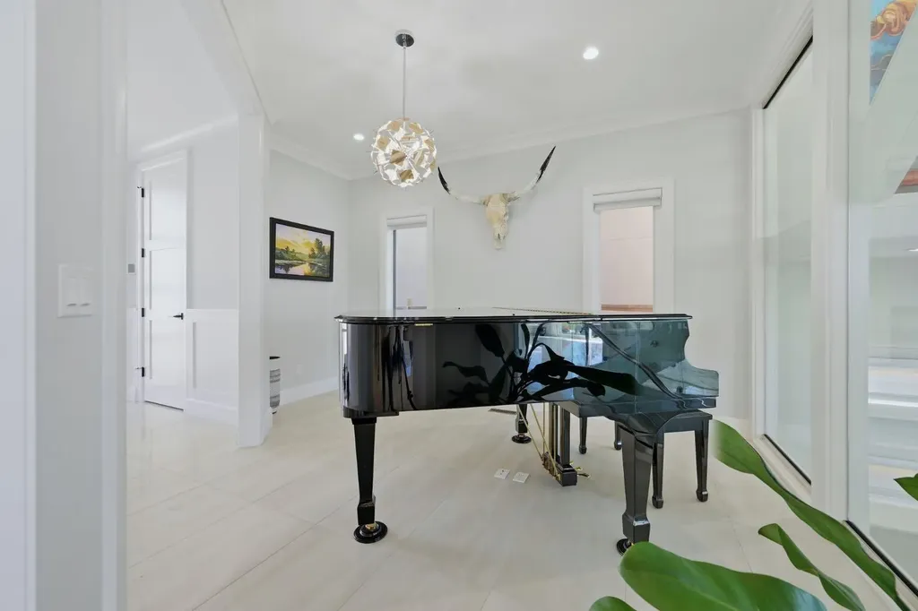 102 Malibou Road Calgary AB T2V 2A4