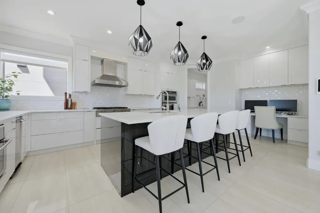102 Malibou Road Calgary AB T2V 2A4
